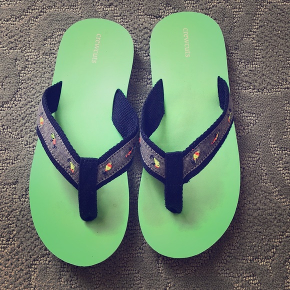 boys flip flops size 4